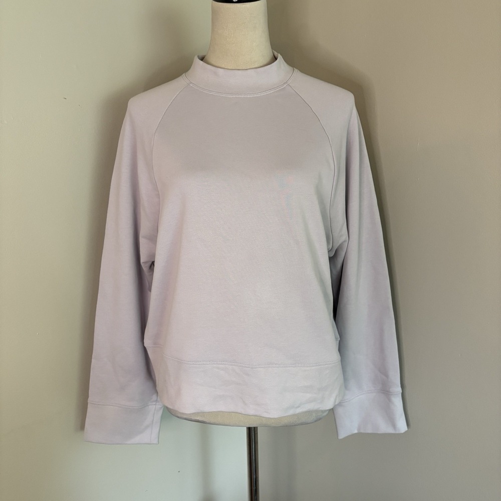 NWT On Running Women's Crew Neck Sweatshirt Lilac Lavender Size Large Swiss Eng